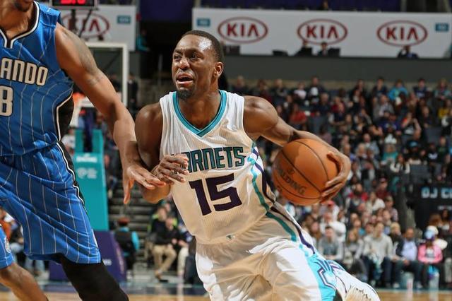 中显得格外 中显得格外