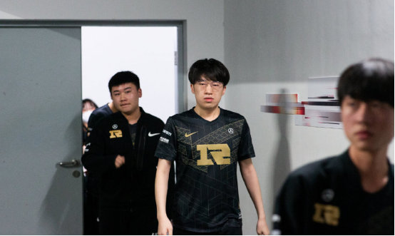 借主导的控 借主导的控